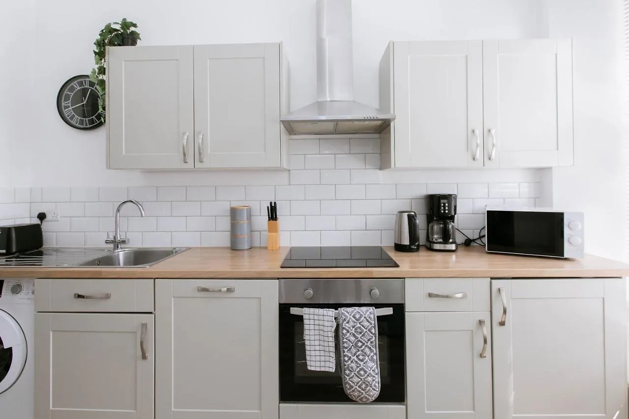 Apartmán Spacious Apartment, Free Parking, Central Location Near To Uni, Hospital, Town Exeter