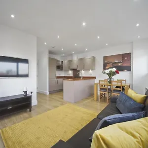 https://modern-2-bed-apartment-by-tower-bridge-london-bridge.cambridgehotelsuk.com