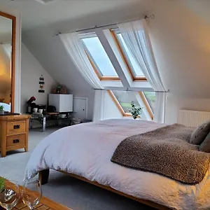 https://valley-house.cardiffhotelswales.com