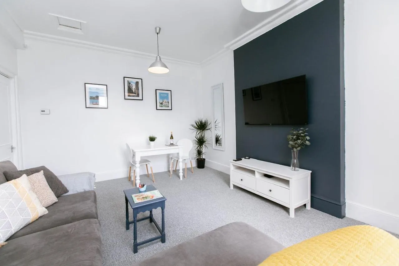 Spacious Apartment, Free Parking, Central Location Near To Uni, Hospital, Town Exeter