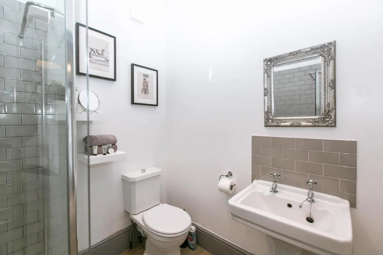 Apartment Spacious Apartment, Free Parking, Central Location Near To Uni, Hospital, Town Exeter