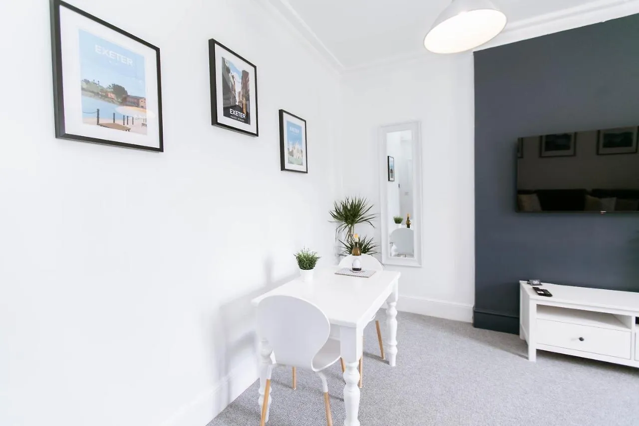 Spacious Apartment, Free Parking, Central Location Near To Uni, Hospital, Town Exeter Apartment
