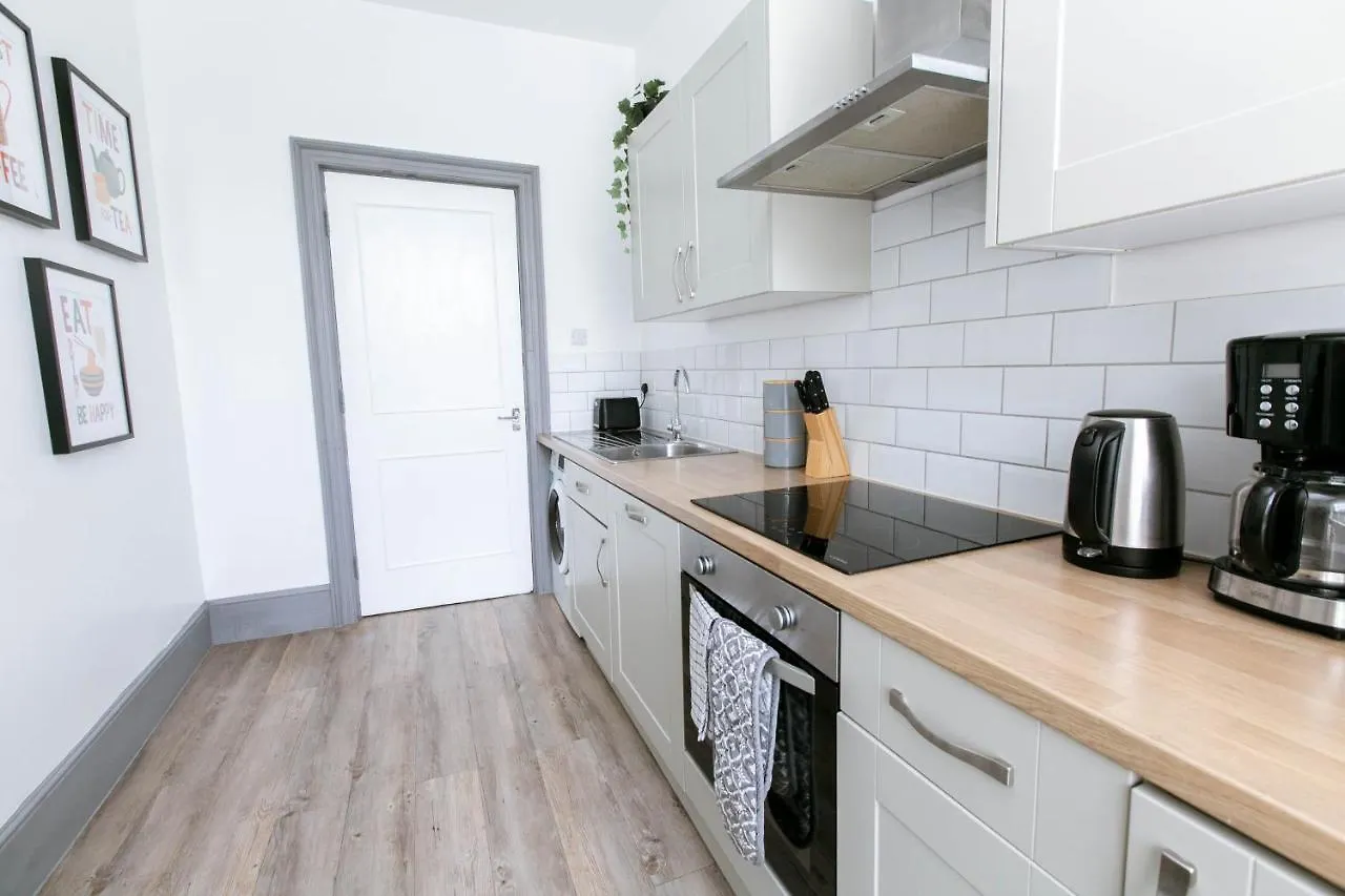 Spacious Apartment, Free Parking, Central Location Near To Uni, Hospital, Town Exeter